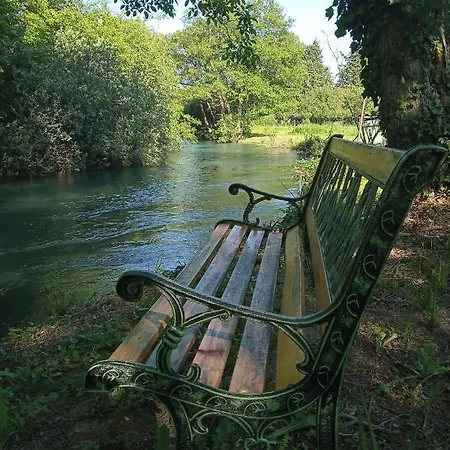 Holiday home De La Jardine Velleron